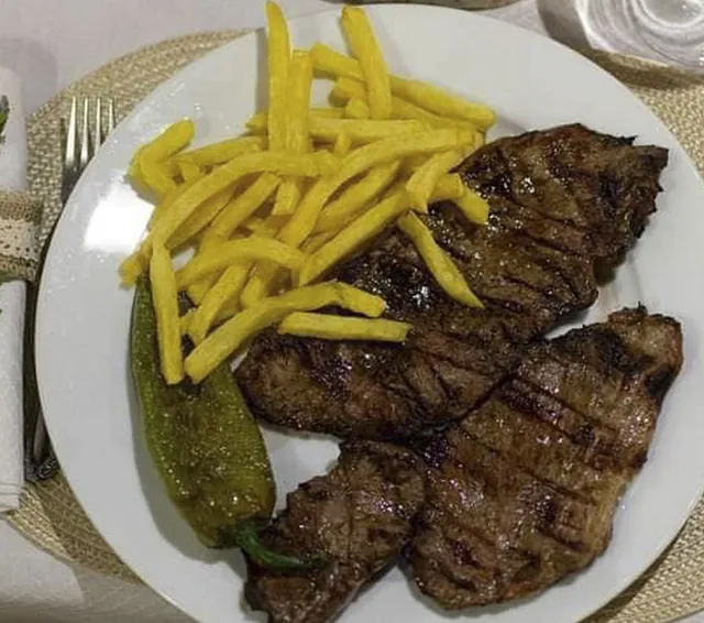 El Balcón De Tentudía carne con patatas